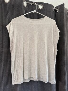 American Eagle Outfitters Light Heather Gray Sleeveless Crew Tank
